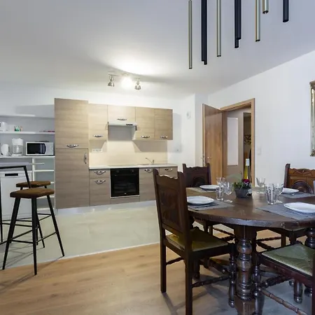 Le Rhenanus Jacques Taurellus - Appartement Duplex Au Calme - Centre Ville - Parking Gratuit Selestat Exterior photo